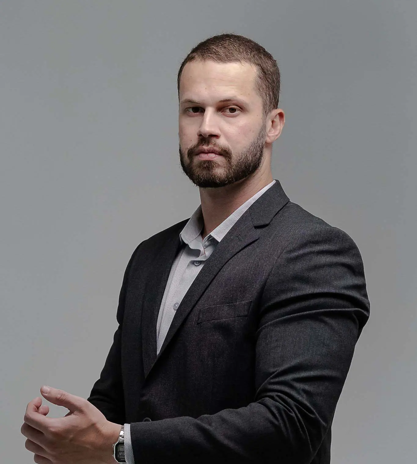 Prazer. Moura Netto.